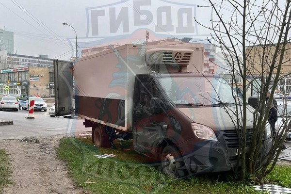 Напоили жену и Трахнули толпой. Смотреть напоили жену и трахнули толпой онлайн