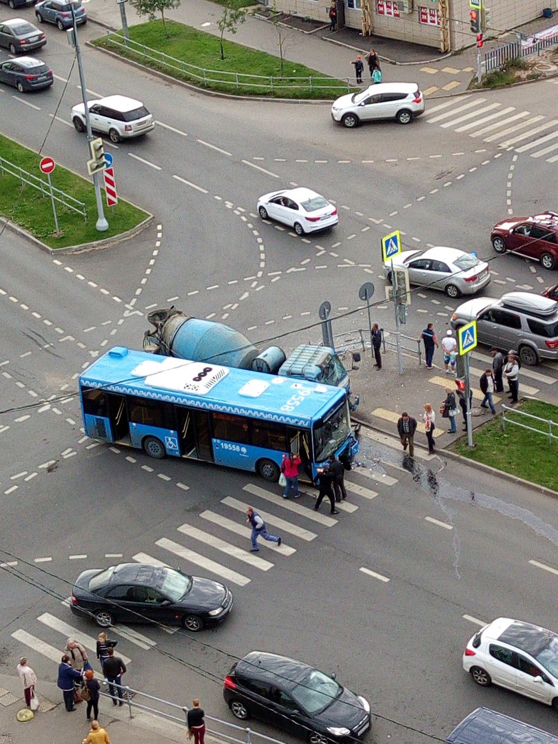 Зеленоград, новости: Бетономешалка протаранила пассажирский автобус в  «новом городе»