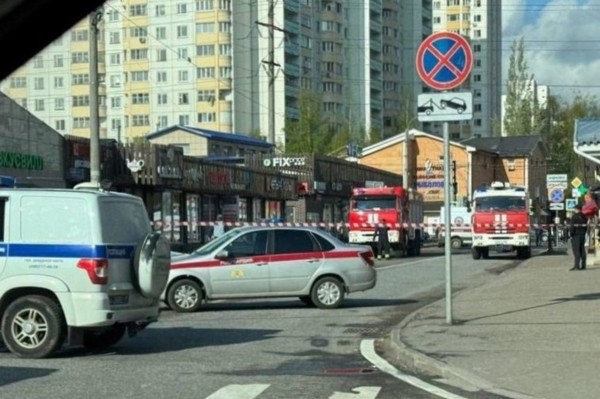 Въезд в Андреевку перекрыли из-за крупного пожара Въезд в Андреевку перекрыли из-за крупного пожара