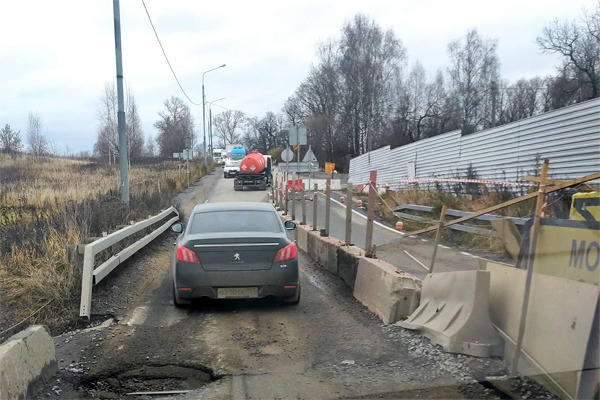 Королева бензоколонки строят мост