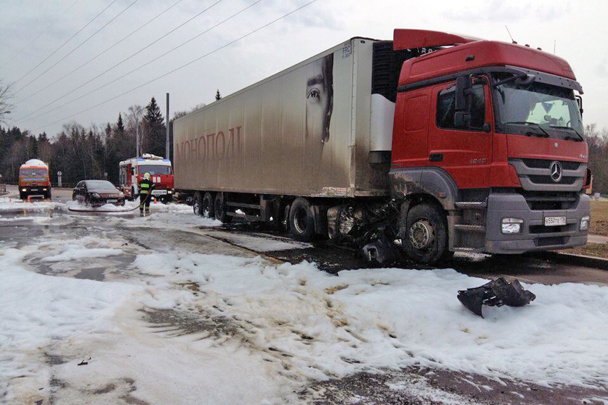 Зеленоград, новости: В Западной промзоне автомобиль врезался в топливный бак  фуры